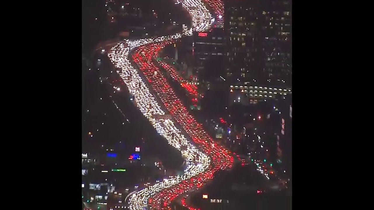 Cảnh kẹt xe khủng khiếp nhất từ trước đến nay tại LA