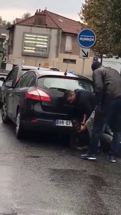 Arrestation musclée à Bobigny : coup de genoux, taser... la totale!