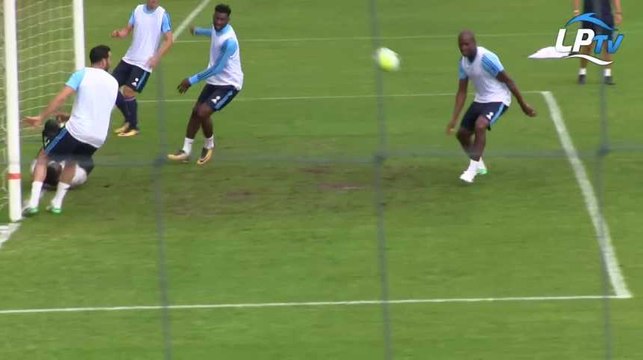 A l'entraînement avec... Adil Rami !