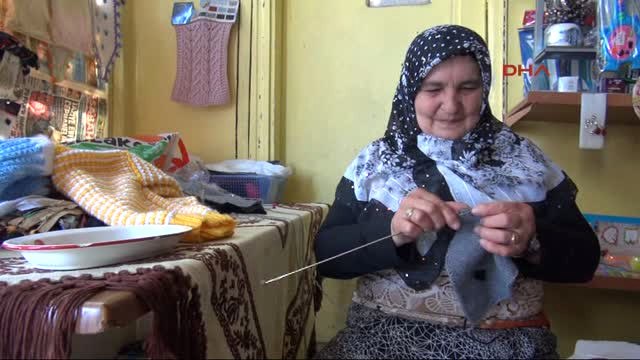 Sivas Mahallenin Esnaf Teyzesi, Kazandığıyla Kanser Eşine Bakıyor