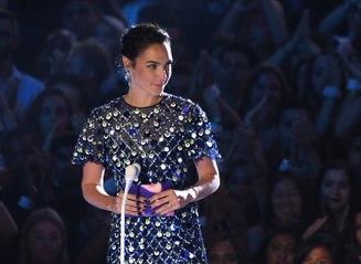 Gal Gadot, Kumail Nanjiani to host 'Saturday Night Live' in October