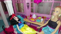 Pamuk prenses ve maşa barbieyi yeni evinde ziyaret ediyor.Yaramaz Maşa 3.kattan düşüyor