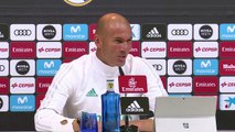 Zidane bromea sobre la mala suerte del Real Madrid