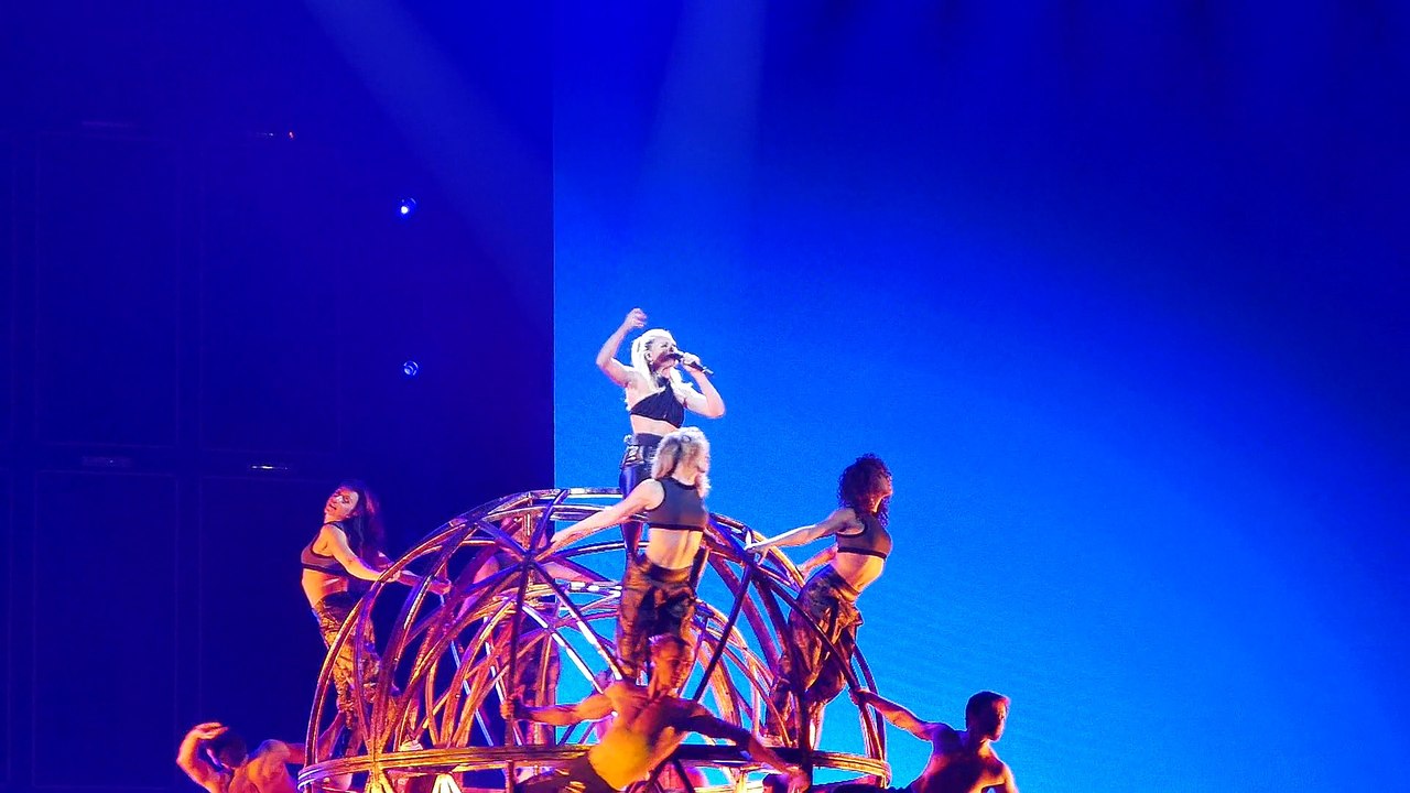 Helene Fischer - Herzbeben + Artistik - live