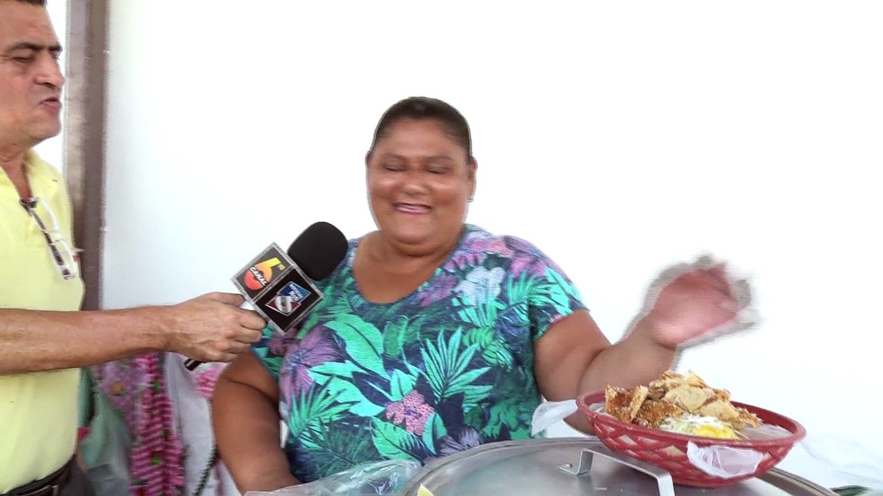 Copaneca vende yuca para pagar educación de su hijo