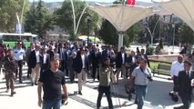 Eski Başbakan Davutoğlu, Eşi Sare Davutoğlu'nun Dedesinin Köyünü Ziyaret Etti