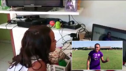 Em vídeo, Guerrero e Marta emocionam menina que jogará futsal entre meninos