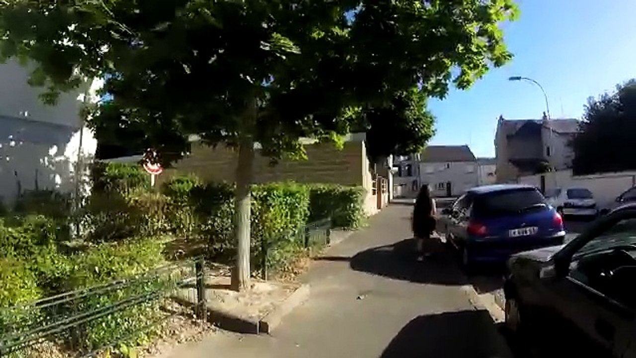 Expérience Sociale: Se suicider dans la rue et la réion des gens sont touchantes !