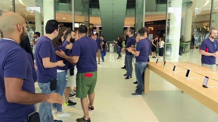 إقبال على شراء آخر إصدارات آبل في دبي