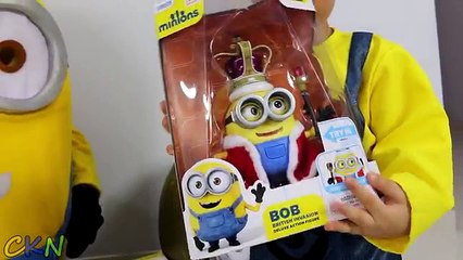 Download Video: CKN Kids - Super Giant Minions Surprise toys egg Opening Minion Bob Stuart Phil