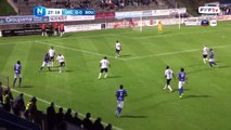 La frappe de Cyril passe à coté des buts.