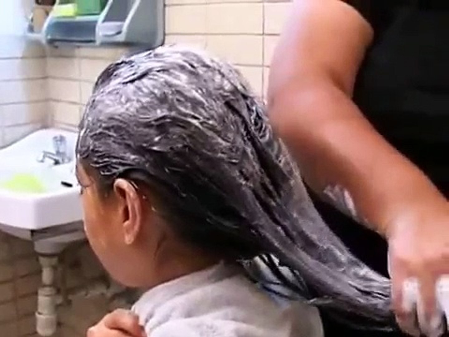 Long Hair Saloon Shampooing Video Dailymotion