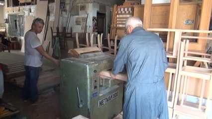 81 Yaşındaki Marangoz Ustası 69 Yıldır Hiç Durmadan Çalışıyor