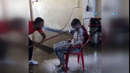 Ortağını Otomobil Yıkar Gibi Yıkadı