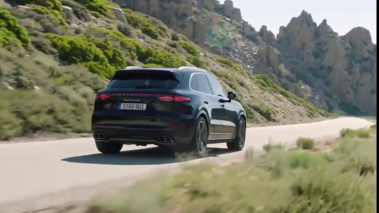 2018 Porsche Cayenne Turbo vs 2017 BMW X6 M
