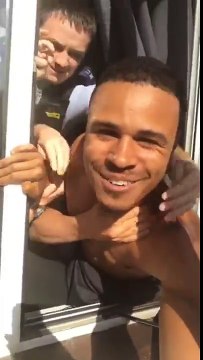 Il filme son arrestation en direct