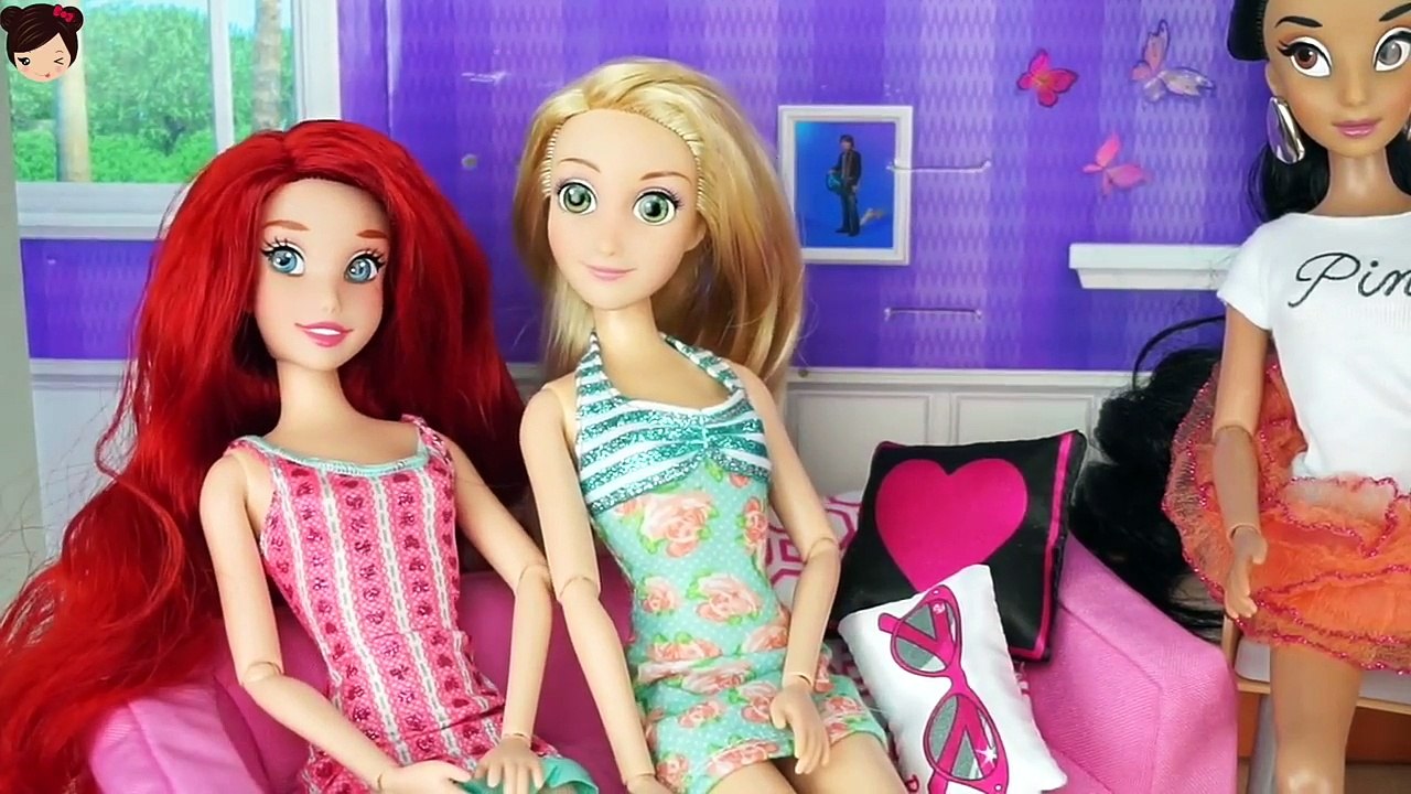 Os vídeos de Analice (@taimarafaust) com barbie VS frozen - 🎭💭