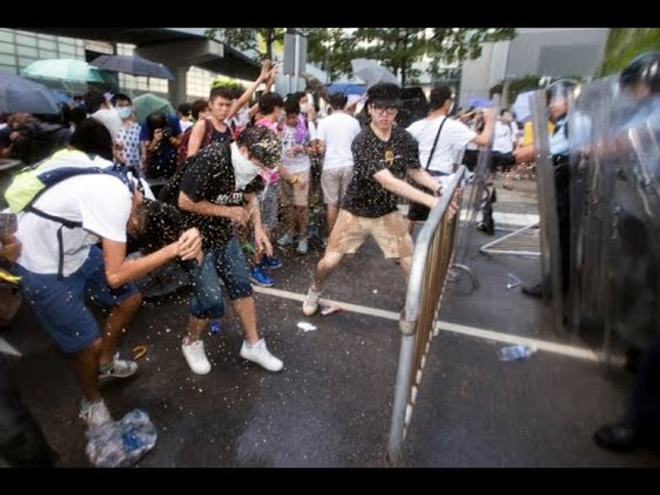 Hong Kong students vs cops: Occupy Central protesters pepper sprayed
