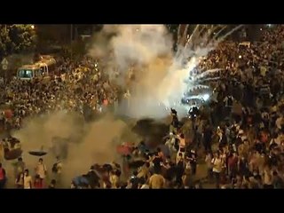 Descargar video: Hong Kong protests escalate: Police use tear gas, pepper spray