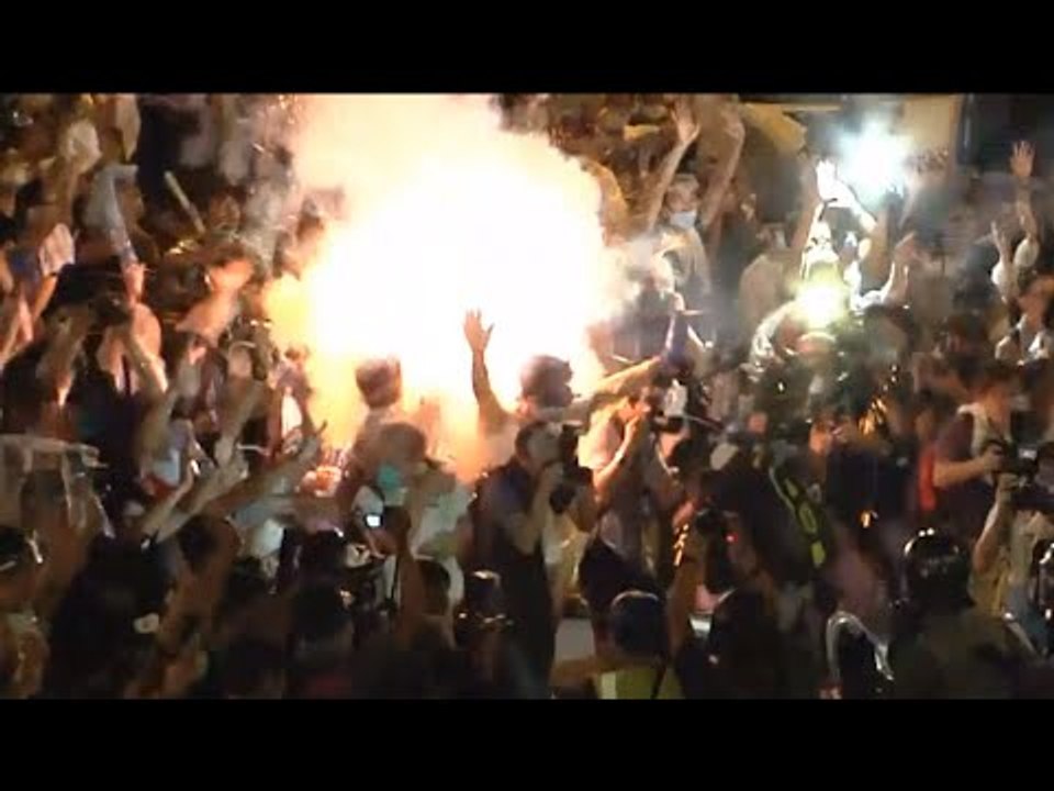Hong Kong Close-up: Tear gas canister explodes among protesters
