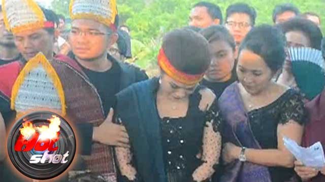 Duka Momo Geisha dan Adhitya Putri Kehilangan Sang Ayah - Hot Shot 23 September 2017