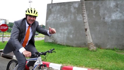 TOUS AU TRANSPORT VERT AVEC  L'AMBASSADEUR DES PAYS-BAS EN CI