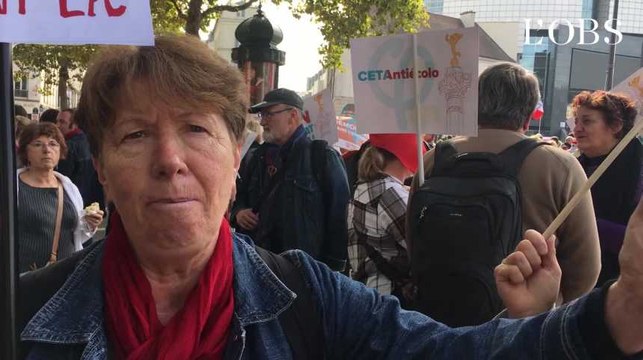 Macron : la démocratie se fait dans la rue préviennent des Insoumis à la manifestation de Paris