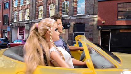 Barbie Fernanda e Ken vão para praia - Novela Barbie Portugues [CAPÍTULO 34] Turma kids