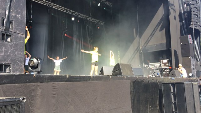 Les coureurs s'échauffent avant le départ