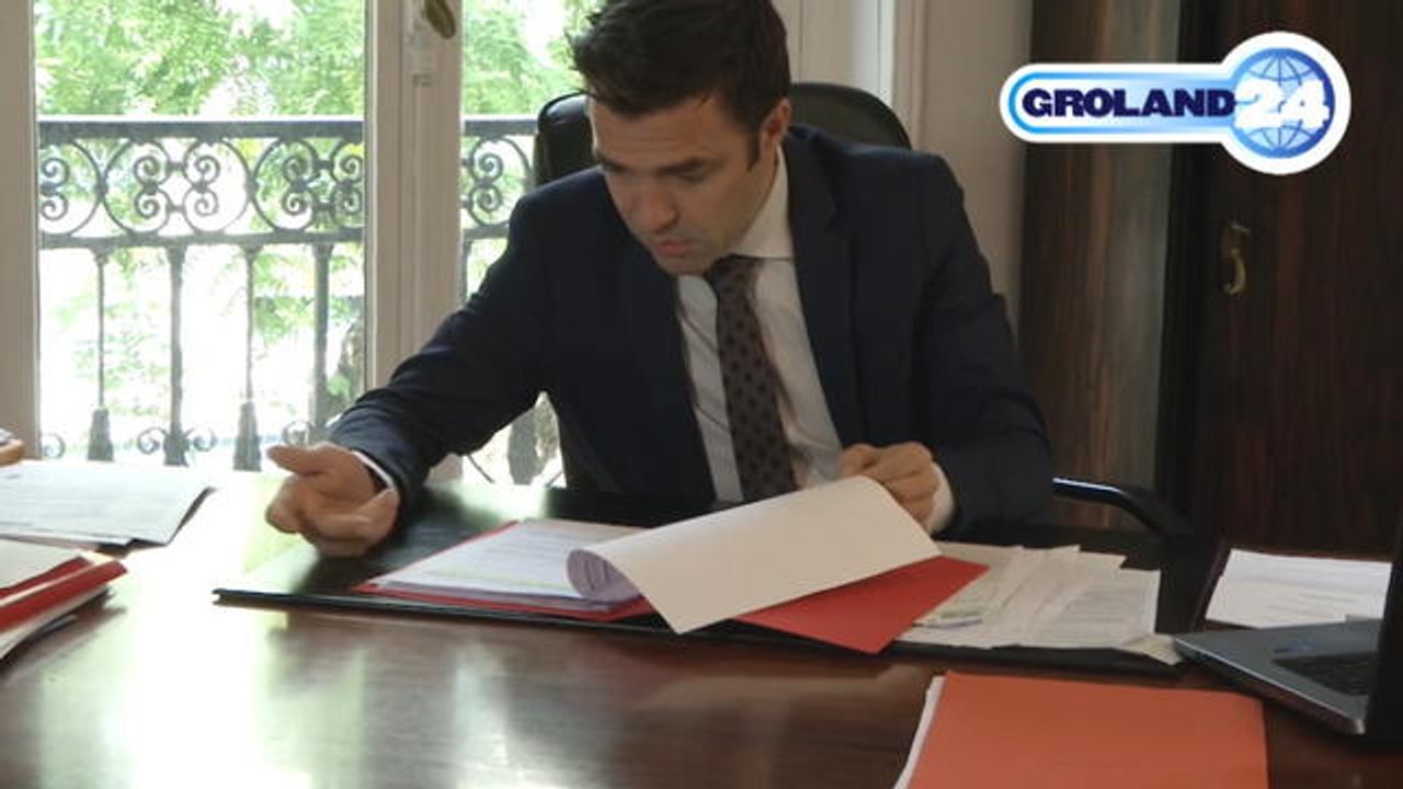 Nouvelle mesure phare de la loi travail : le coup de pied au cul - Groland - Le Zapoï du 23/09