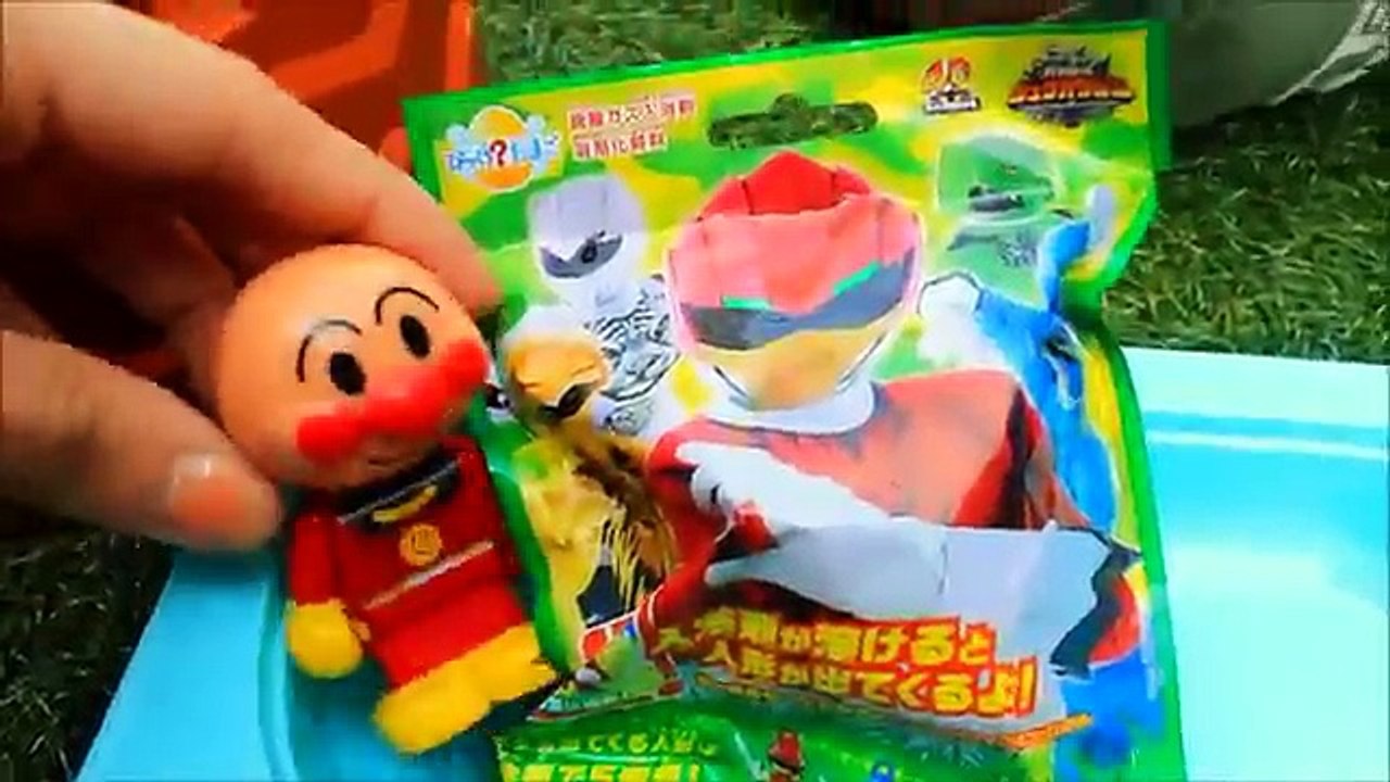 びっくらたまご　ジュウオウジャー　開封　入浴剤　お風呂　バスボール　アンパンマン　おもちゃ　水遊び♡ばいきんおねえさん♡