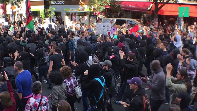 Les images des tensions entre militants Insoumis et black blocs avant le discours de Jean-Luc Mélenchon