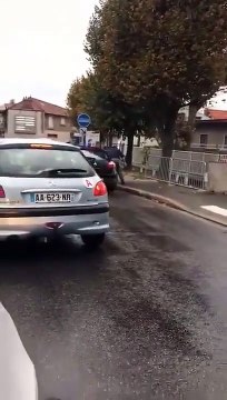 Arrestation musclée à coup de genoux, taser et étranglement (Bobigny)