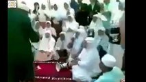 الاندنوسيين يغنون بمكه مقادير ، يحسبونها نشيد اسلامي