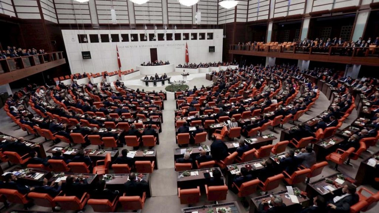 Turquía renueva el acuerdo de intervención militar en Irak ante el referéndum del Kurdistán