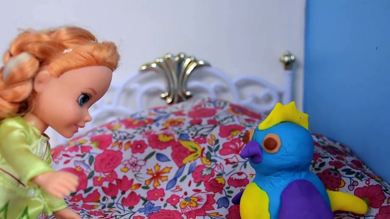 Frozen Anna Gets Pinocchio Nose! - Anna and Elsa Toddlers & Hatchimals!