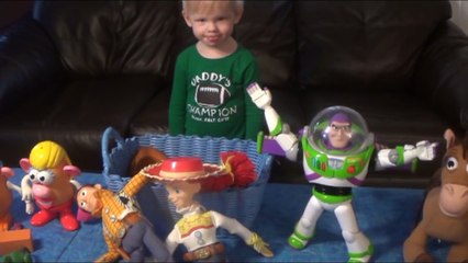 Télécharger la video: Toy Story Toys including Woody, Buzz Lightyear, Jessie and Suprise Egg Toys!