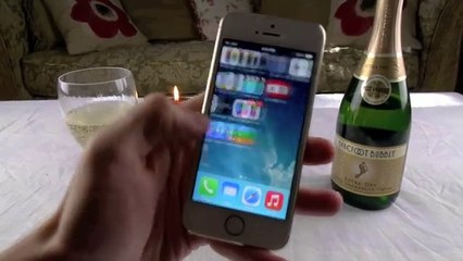 A Toast To The Gold iPhone 5S - Champagne Test