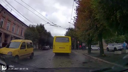 Водії двох маршруток у Чернівцях влаштували перегони