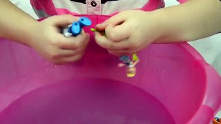 Octonauts toys and Lego Friends. The Octonauts teach Stephanie to swim. Water Play with Lada