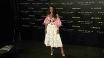 Una sonriente Rihanna presenta en Madrid su línea de cosmética