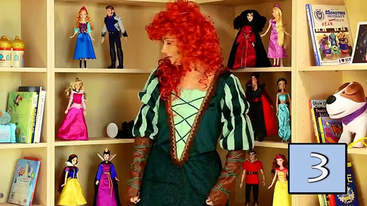Merida vs Katniss Bow & Arrow Challenge Brave vs The Hunger Games. DisneyToysFan.