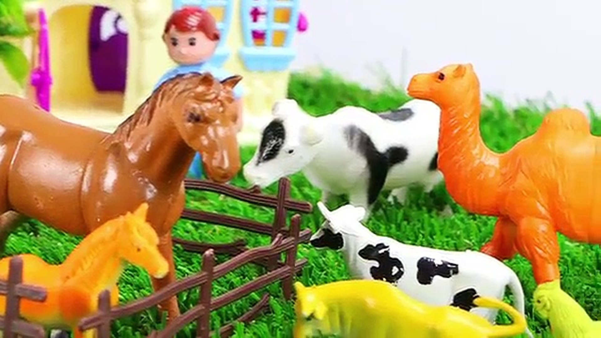 ⁣Donald the farmer - Building farm with animals and birds - animal sounds - Part 2