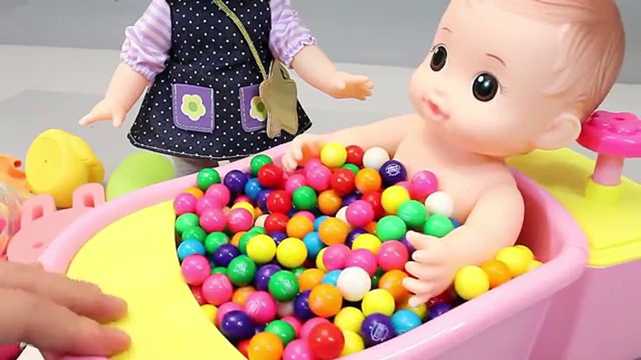 Baby Doll Bath Time in Colors Candy Ball Surprise Eggs Toys