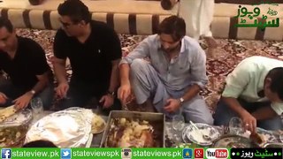 Shahid Afridi and Salman Iqbal CEO Ary having dinner watch Video