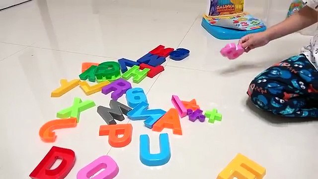 Galinha Pintadinha - Aprenda Cores, Letras e Números Brincando. Brinquedo Educativo para Crianças