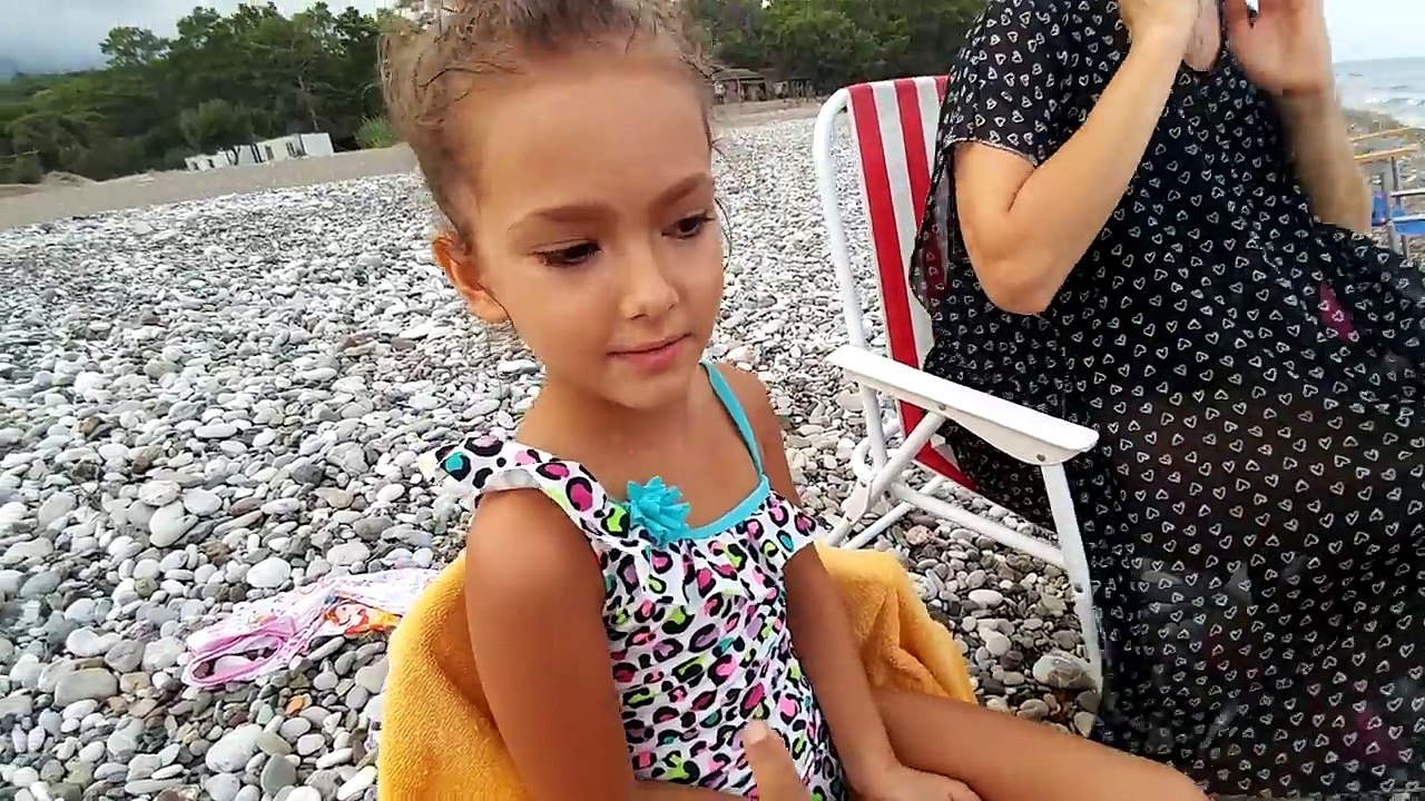 Plajda tenis oynadık