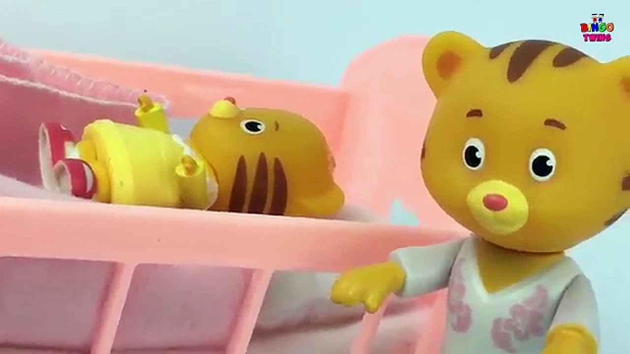 Daniel Tiger Gets MAD on Baby Sister ! Daniel Tiger Neighborhood Pretend Play | Kids Learn