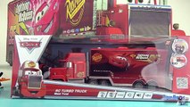 Disney Cars Camion Mack Truck Hauler Flash McQueen Toy Review Les Bagnoles Juguetes