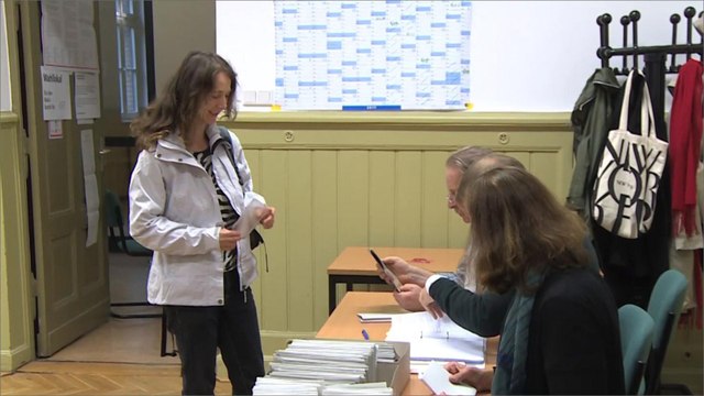 الناخبون الألمان يدلون بأصواتهم في انتخابات البوندستاغ